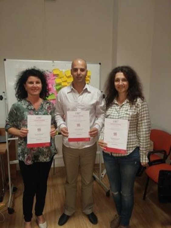 Трима учители от „Славейков“ работят по голям международен проект