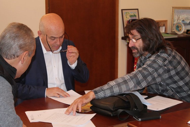  Затварят пернатите в дворовете заради опасност от птичи грип