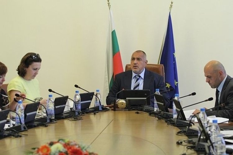 МС заседава преди гласуването на оставката в пленарна зала