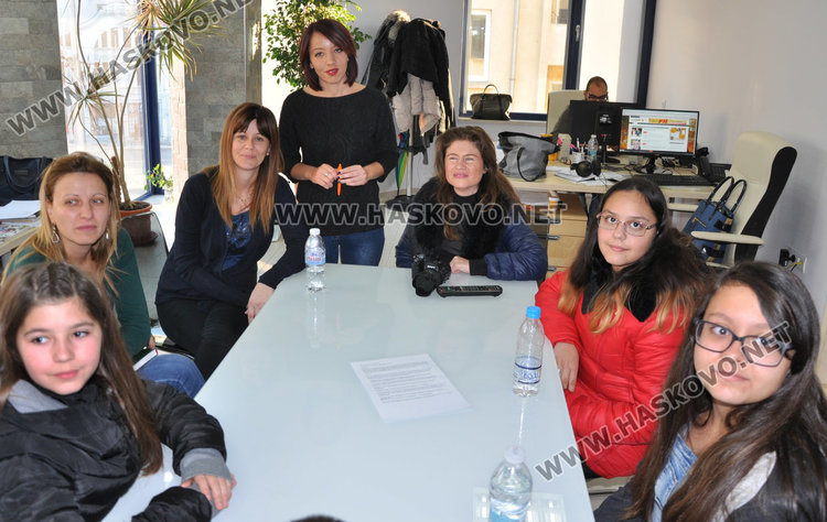 Ваня Петкова, Пламена Пилитова, Младен Желязков и Мария Ламбова показаха на децата техниката на правенето на репортаж