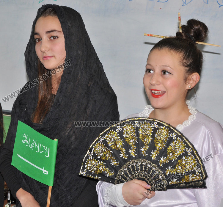 Деца от 5 континента изнесоха урок по география в училище