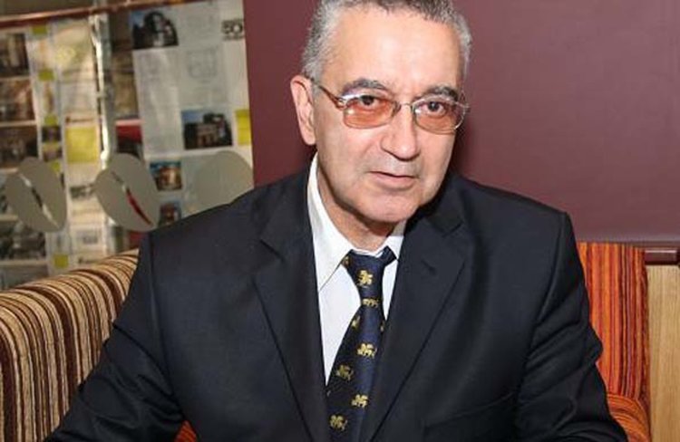 Д-р Тотко Найденов е роден през 1948 г, баща е на 4 деца и е известен с директния изказ в творбите си и отвореното отношение към секса, за който говори в тях