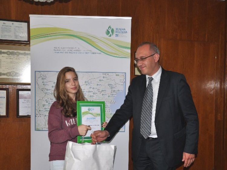 Ученичка от Кърджали с награда от националната кампания „Зелена вселена“