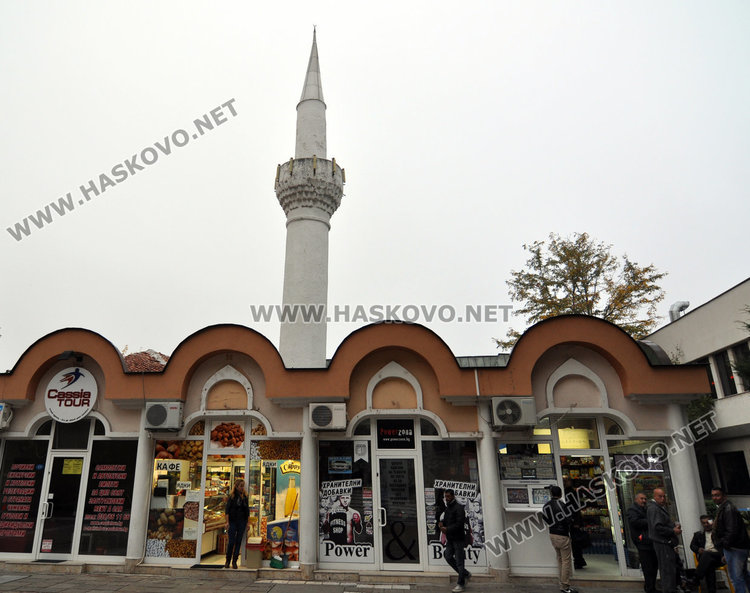 Партията на Ердоган се рекламира в хасковска джамия