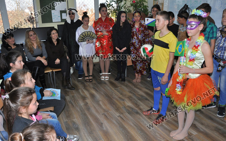 Деца от 5 континента изнесоха урок по география в училище