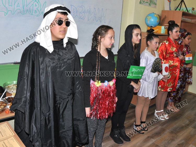 Деца от 5 континента изнесоха урок по география в училище