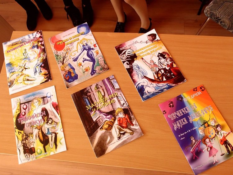 Петя Дичева е издала седем денски книжки
