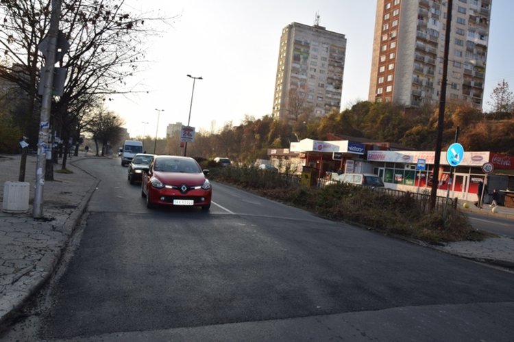 Слагат „легнали полицаи” на възлови места във „Възрожденци”