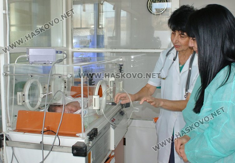 Д-р Вачева и майката на малката Емма - Кристина Петрова