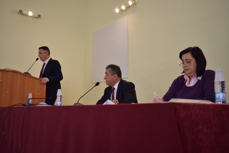 Кърджалийци с подписка за уличното осветление,кметът се извинява от трибуната на общинския съвет