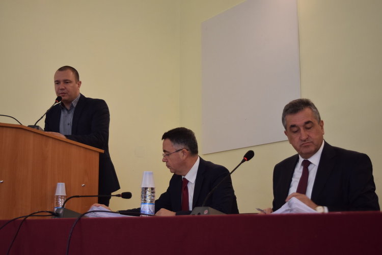 Кърджалийци с подписка за уличното осветление,кметът се извинява от трибуната на общинския съвет