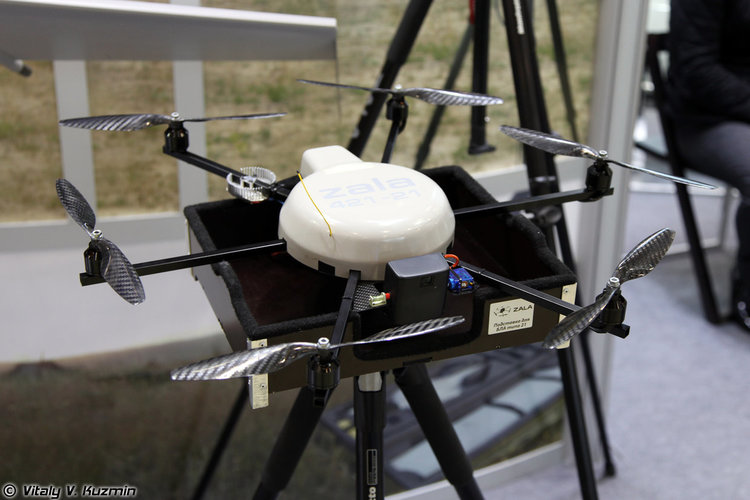 "Калашников" представи безпилотен самолетоносач с рояк квадрокоптери