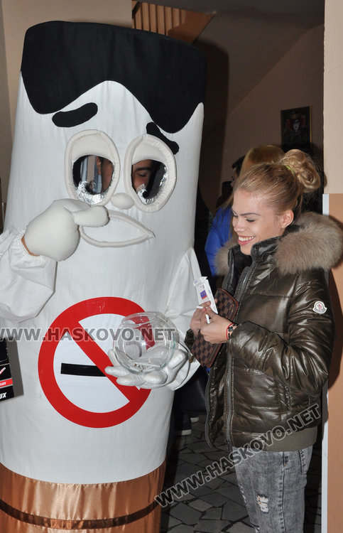 В Езиковата налитат на водка вместо на цигари