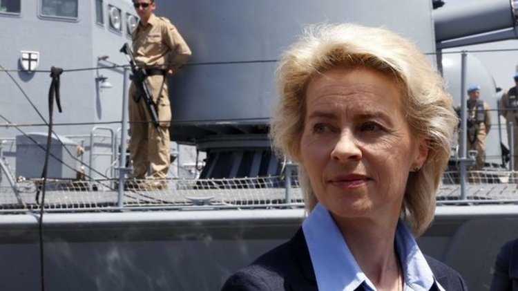 В албанската армия издигнаха първата жена генерал