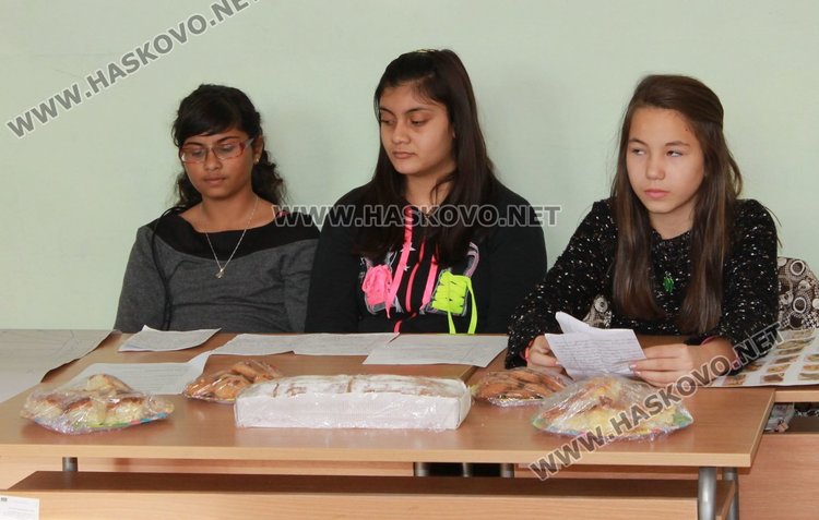 Млади предприемачи демонстрираха умения в сладкарството и цветарството