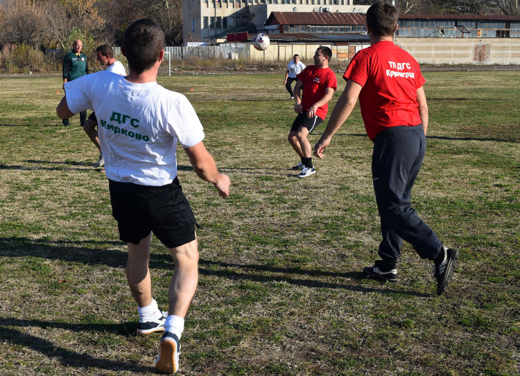  Горските от областта показаха , че могат да гонят не само бракониери ,но и футболната топка