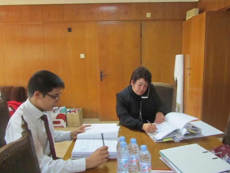 Младежи и девойки от смолянски гимназии в стола на властта за ден