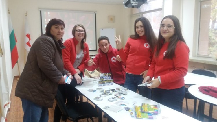 Младежи просветяват връстници за риска от тютюнопушенето