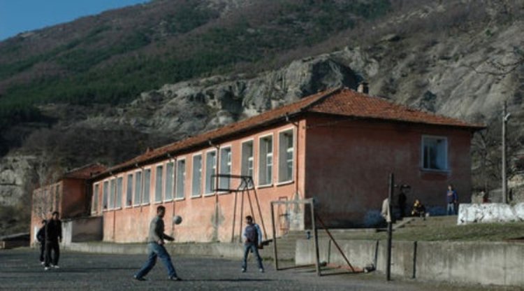 Закриват основното училище в село Ненково