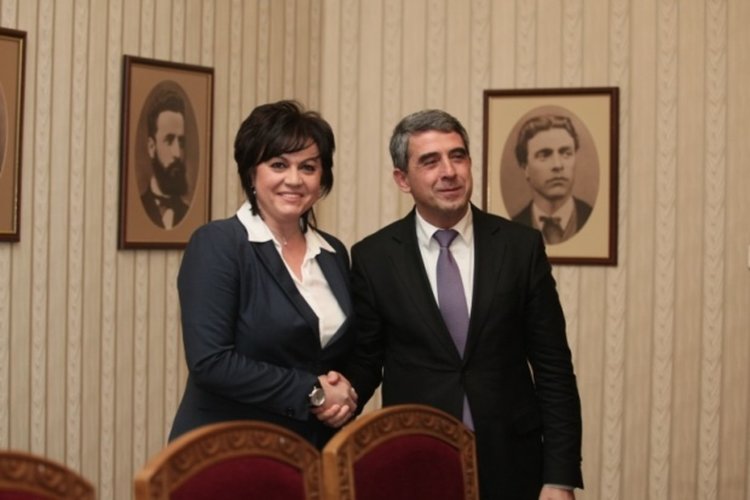 Нинова отказа на Плевнелиев БСП да прави и влиза в кабинет