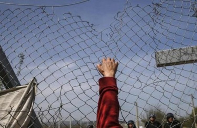 Разбиха канал за незаконно извеждане на мигранти  