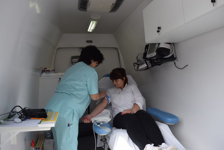 По инициатива на Ротари клуб Кърджали мерят безплатно кръвната захар