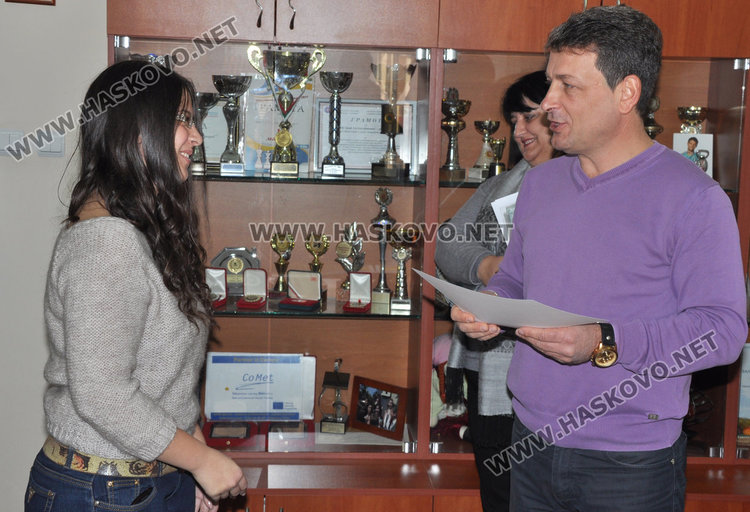 Директорът на Езиковата награди вчерашния кмет на Хасково