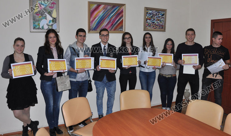 Директорът на Езиковата награди вчерашния кмет на Хасково