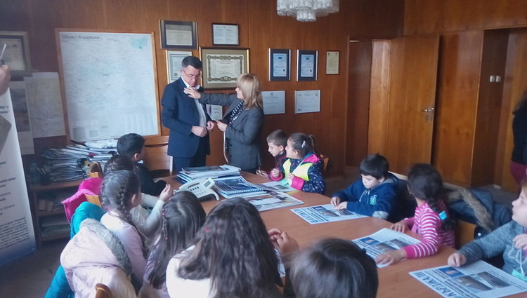 Кметът на Кърджали Хасан Азис награди кирилометодиевци