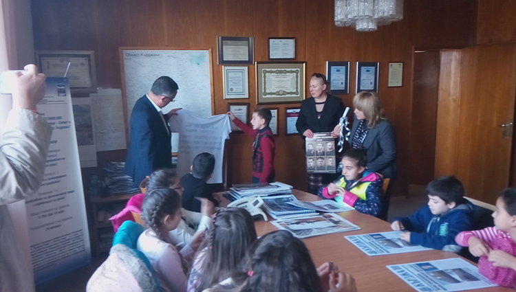 Кметът на Кърджали Хасан Азис награди кирилометодиевци