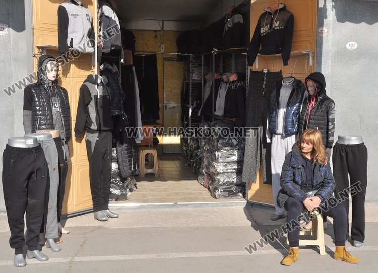 Неделен пазар почти затворен и в събота, акцията там продължава