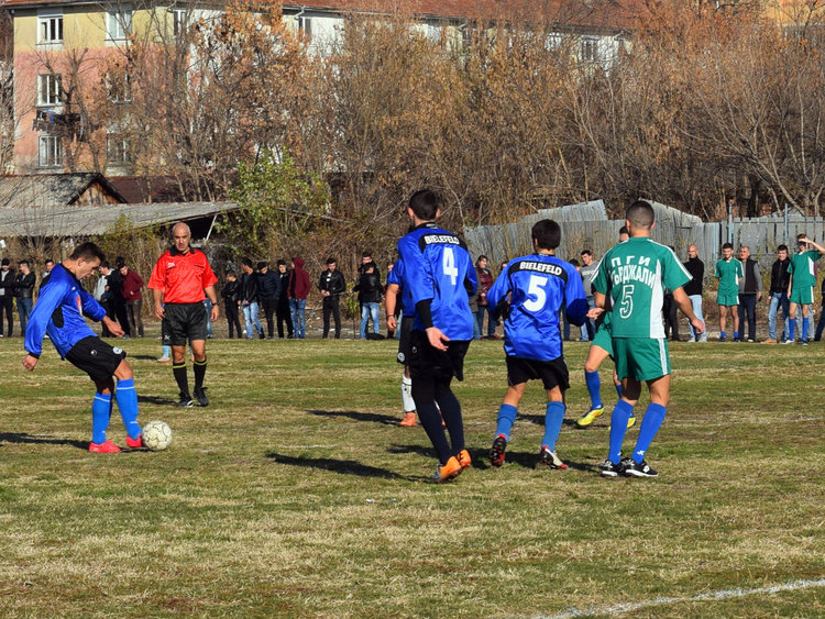                Оспорвани полуфинали на общинското по футбол за ученици