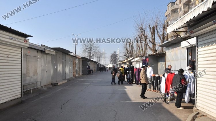 Неделен пазар почти затворен и в събота, акцията там продължава