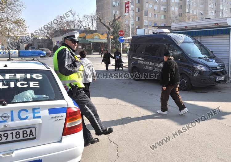 Неделен пазар почти затворен и в събота, акцията там продължава