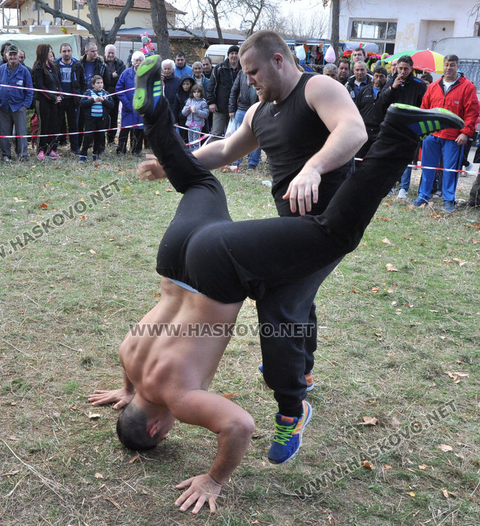 Борец от НСА нарами черногорския коч от борбите в Свирково