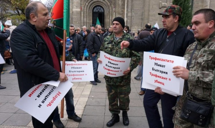 Жители на Варна на протест срещу мигрантите