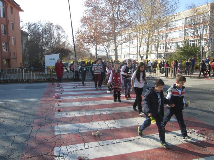 Кирилометодиевци отбелязаха Световния ден за възпоменание на жертвите от ПТП