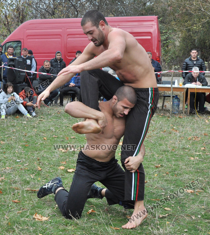 Борец от НСА нарами черногорския коч от борбите в Свирково