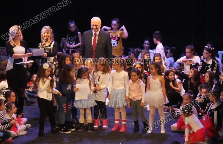 Балет "Тангра" с купата на кмета на Димитровград от "България танцува"