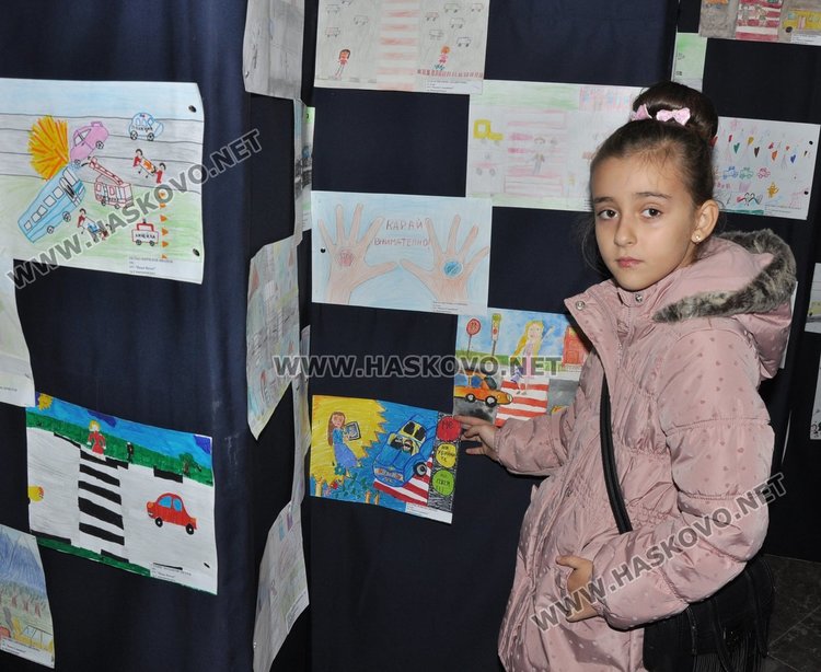 Изложба възнаменува жертвите на пътя в Симеоновград