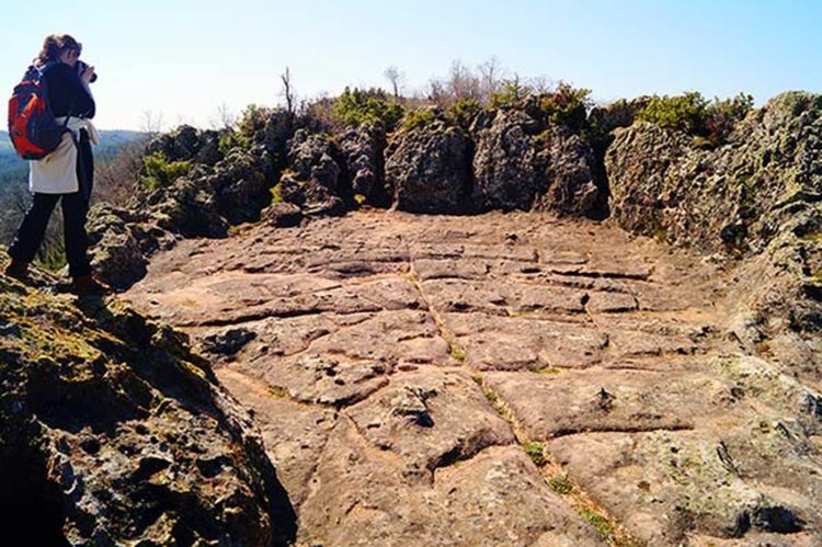 Скална площадка за измерване на годишния цикъл
