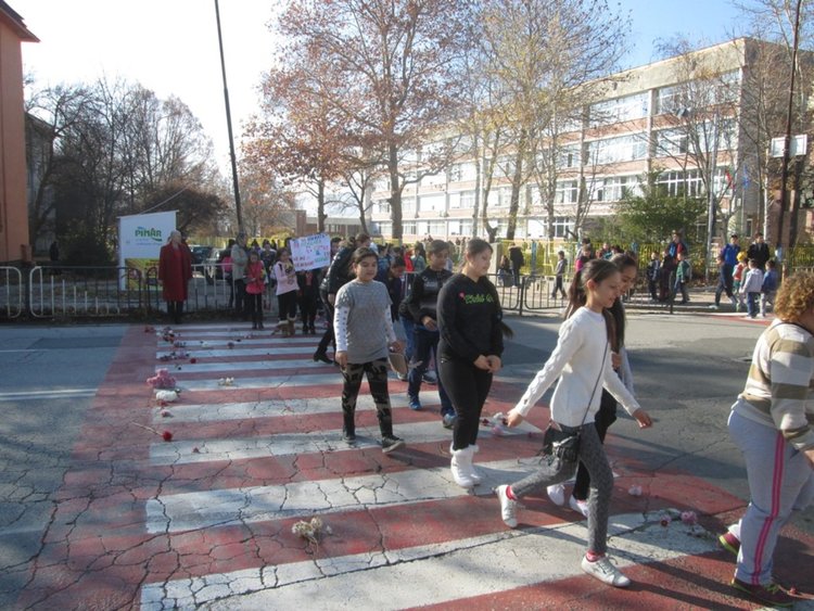 Кирилометодиевци отбелязаха Световния ден за възпоменание на жертвите от ПТП