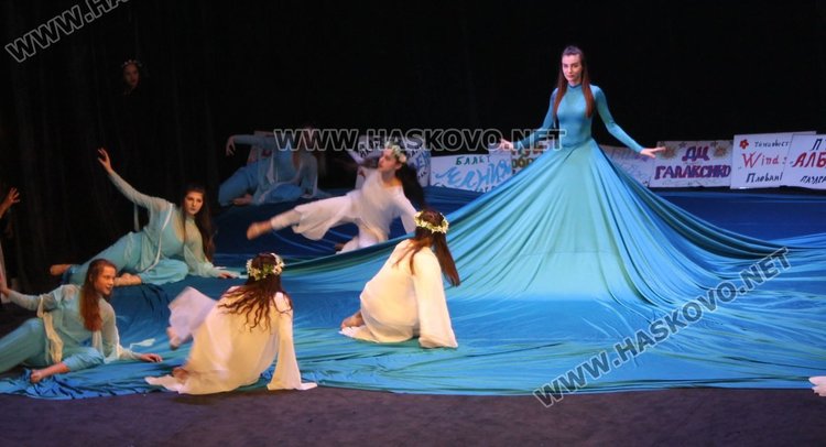 Балет "Тангра" с купата на кмета на Димитровград от "България танцува"