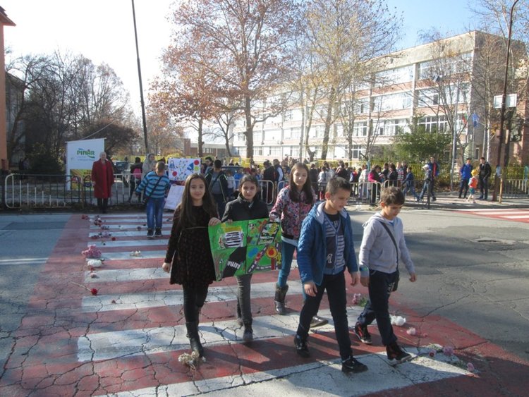 Кирилометодиевци отбелязаха Световния ден за възпоменание на жертвите от ПТП