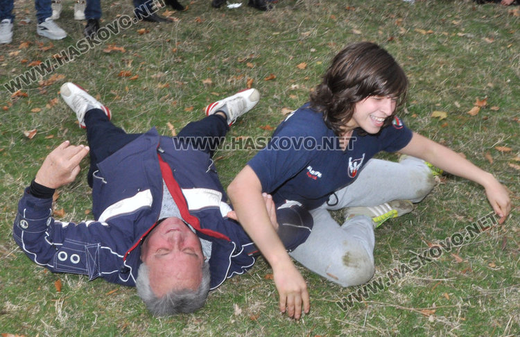 Борец от НСА нарами черногорския коч от борбите в Свирково