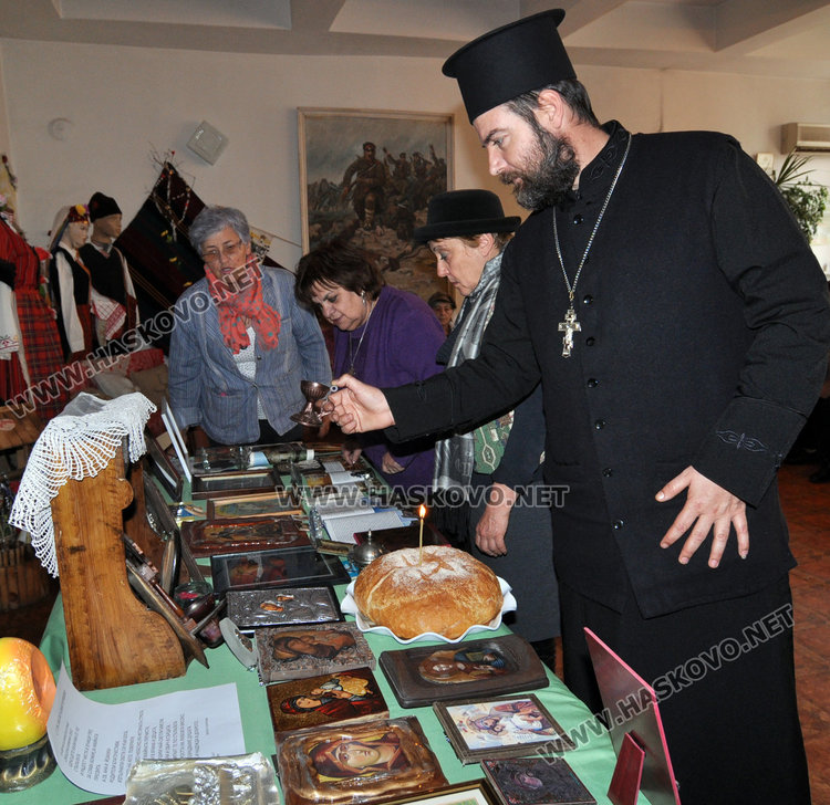 Тракийското дружество с изложба на икони в Деня на християнското семейство