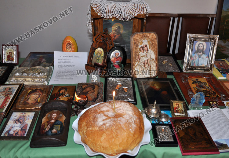 Тракийското дружество с изложба на икони в Деня на християнското семейство