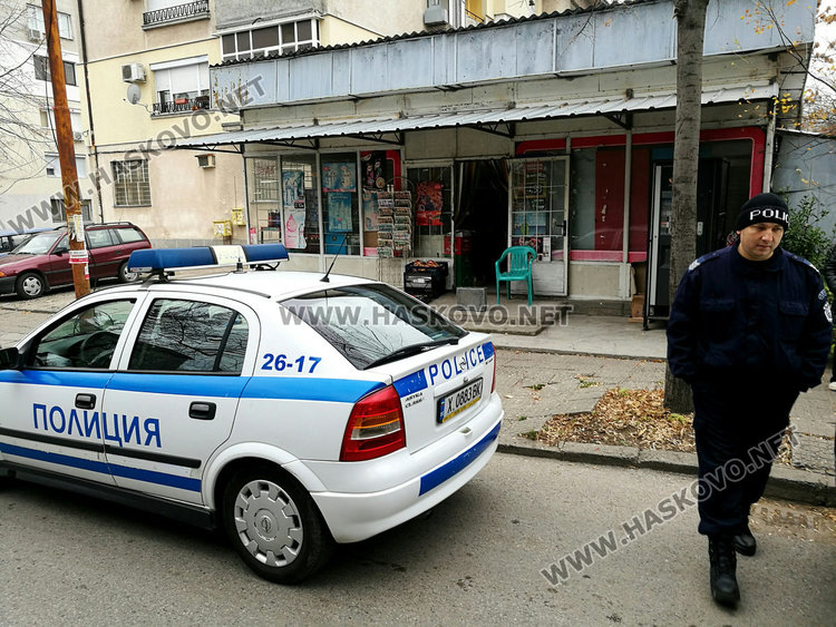 Обраха хранителен магазин през покрива