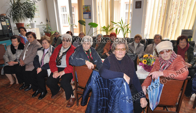 Тракийското дружество с изложба на икони в Деня на християнското семейство