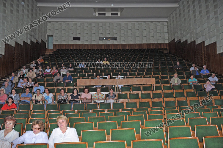 А така ще изглежда през цялата зима, като изключим неколцината зрители